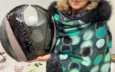“Piccole Perle” di Mariella Mastrogiulio in mostra fino a oggi a Matera per ricordare le donne vittime di violenza
